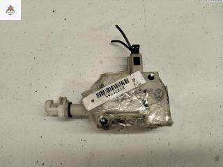 замок лючка топливного бака Volkswagen Golf 4 поколение 2002, 1.4 л., бензин, МКПП, синий, хетчбэк 3 дв., 1K5959782