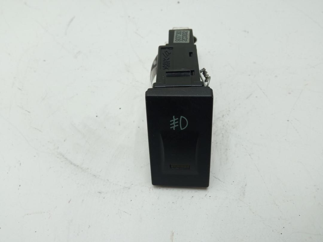 кнопка противотуманных фар Hyundai Coupe 2002-2007 2003, 2.0 л., бензин, МКПП, красный, купе, 937302C002 - фото №1