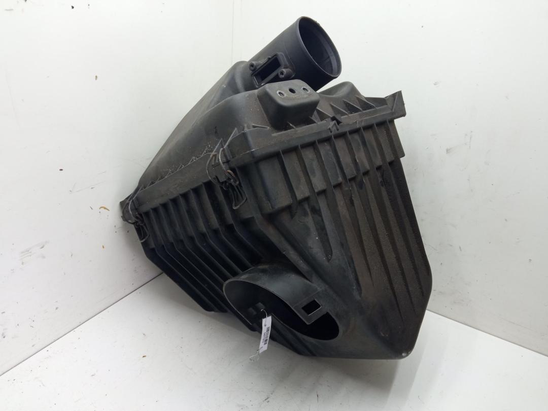 корпус воздушного фильтра Nissan Qashqai 1 поколение 2007, 1.6 л., бензин, МКПП, серый, внедорожник 5 дв. - фото №1
