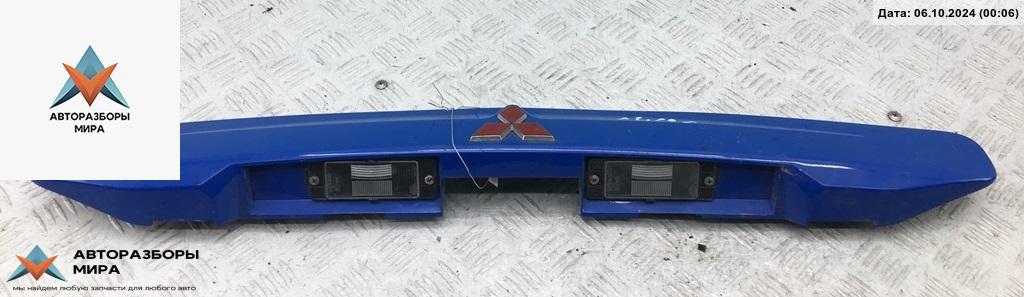 накладка подсветки номера Mitsubishi Space Star 1 поколение 1999, 1.3 л., бензин, МКПП, синий, минивэн - фото №1