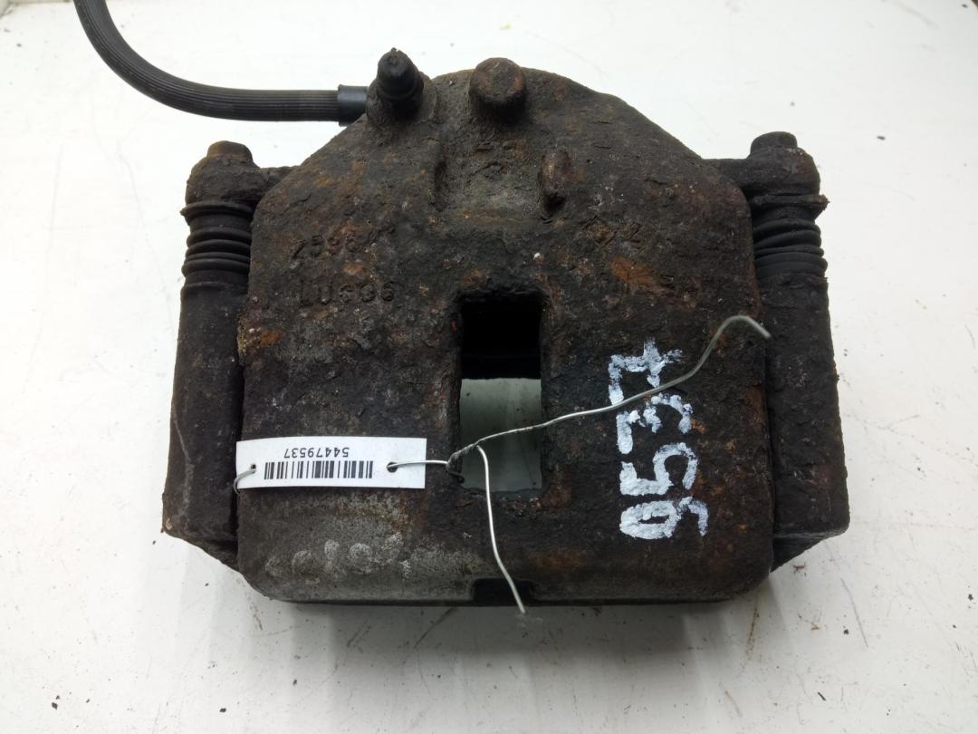 суппорт передний правый Nissan Primera P12 2002, 2.0 л., бензин, МКПП, зелёный, хетчбэк 5 дв.