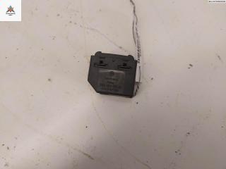 кнопка стеклоподъемника переднего правого Volkswagen Passat B5 1997, 1.6 л., бензин, МКПП, синий, универсал