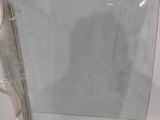 стекло двери задней левой Mitsubishi Galant 7 поколение 1995, 2.0 л., бензин, АКПП, серый, седан