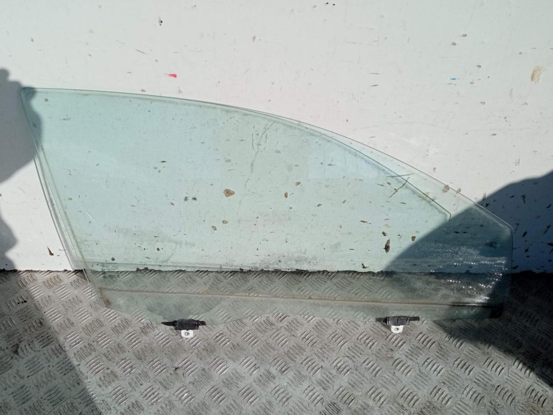 стекло двери передней правой Mitsubishi Space Star/Mirage ) 2015, 1.0 л., бензин, МКПП, белый, хетчбэк 5 дв., 5706A320
