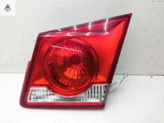 фонарь крышки багажника правый Chevrolet Cruze 1 поколение 2010, 1.6 л., бензин, МКПП, чёрный, седан, 95130773