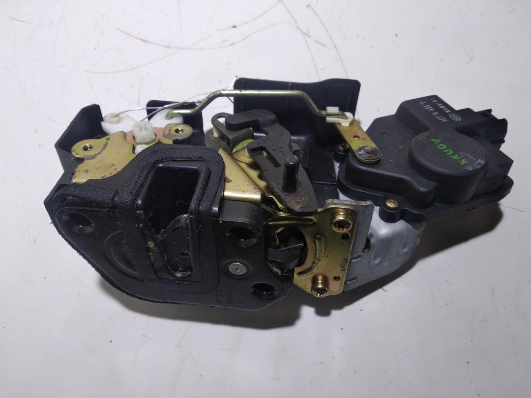 замок двери задней левой Hyundai Santa Fe 2002, 2.7 л., бензин, АКПП, чёрный, внедорожник 5 дв., 8141026000