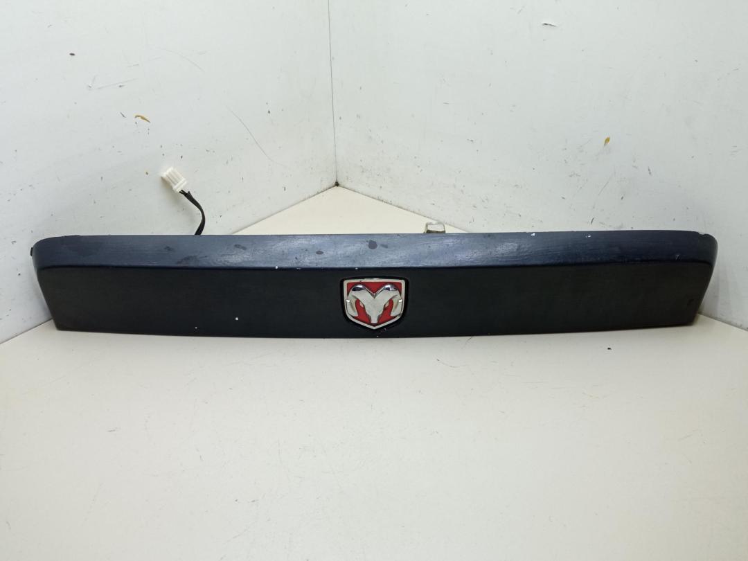 накладка подсветки номера Dodge Nitro 2007, 2.8 л., дизель, АКПП, чёрный, внедорожник 5 дв.