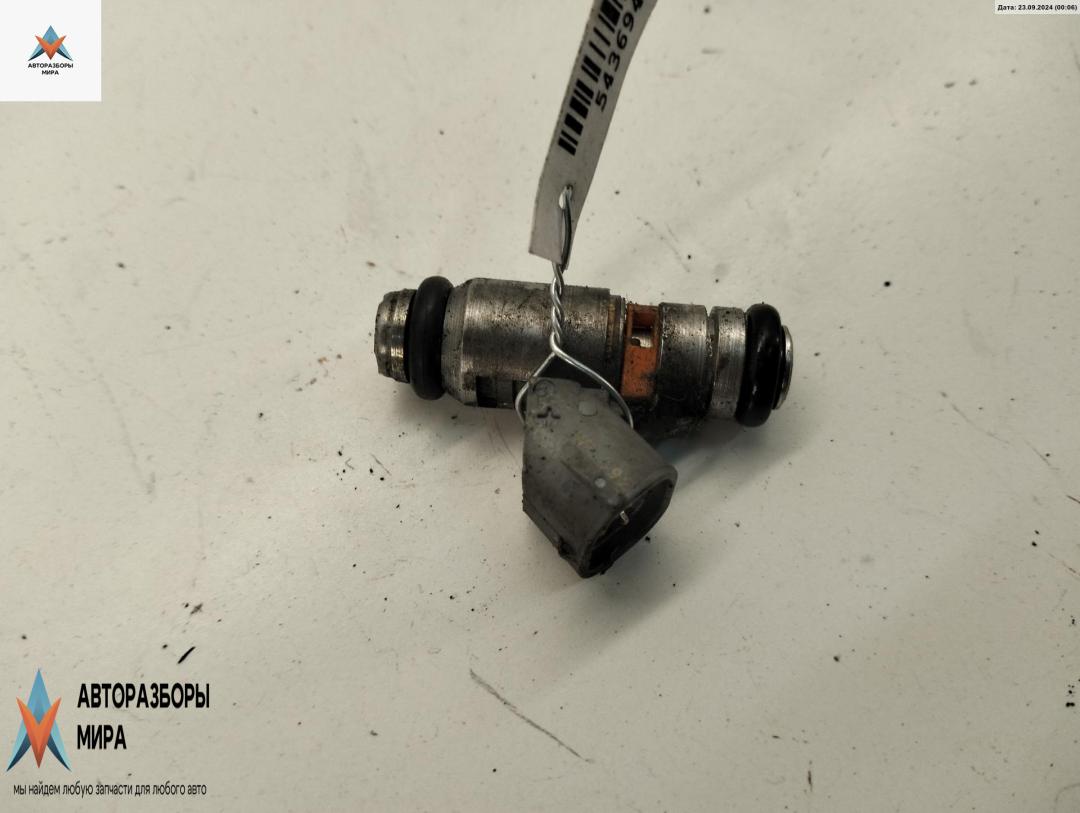 форсунка Volkswagen Golf 4 поколение 2001, 1.4 л., бензин, МКПП, синий, универсал, 036031G - фото №1