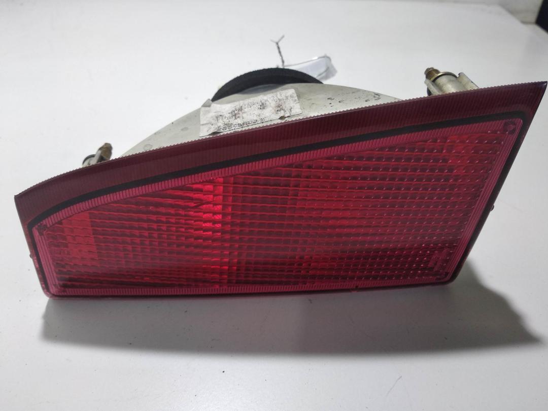 фонарь крышки багажника левый Nissan Primera P12 2004, 2.2 л., дизель, МКПП, серый, универсал - фото №1