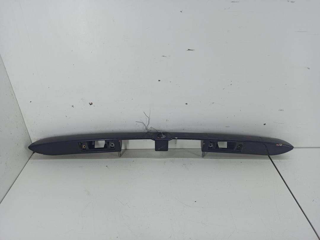 накладка подсветки номера Audi A4 B5 1997, 1.8 л., бензин, МКПП, синий, универсал, 8D9827574