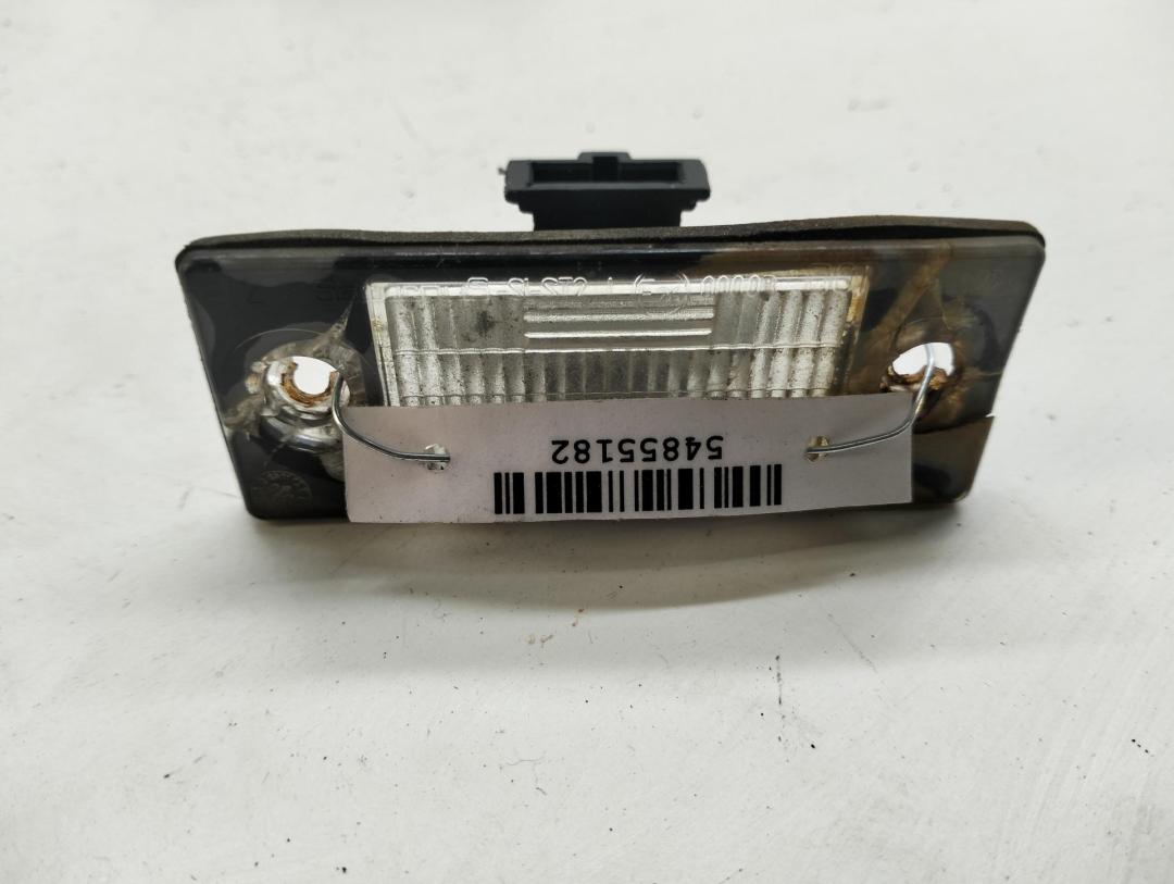 подсветка номера Volkswagen Golf 4 поколение 2001, 1.6 л., бензин, МКПП, серый, универсал, 1J5943021 - фото №1