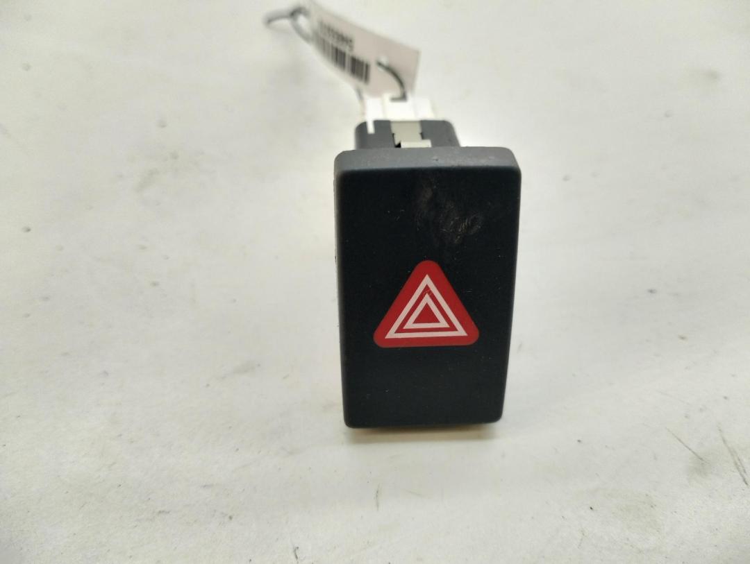 кнопка аварийной сигнализации Volkswagen Golf 6 поколение 2010, 1.4 л., бензин, МКПП, чёрный, хетчбэк 5 дв., 5K0953509A - фото №1