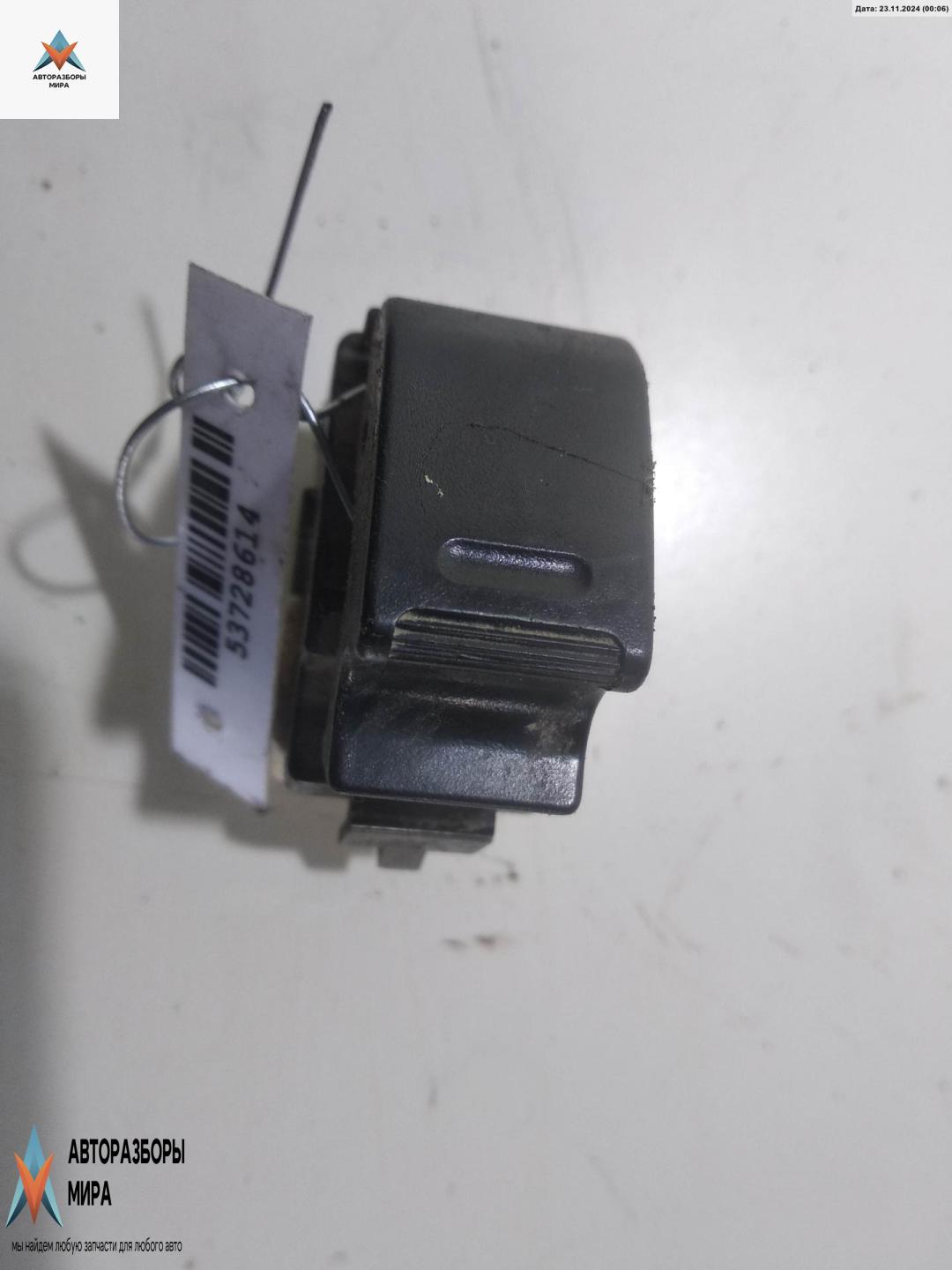 кнопка стеклоподъемника переднего правого Toyota Yaris Verso 2003, 1.4 л., дизель, МКПП, серый, минивэн - фото №1