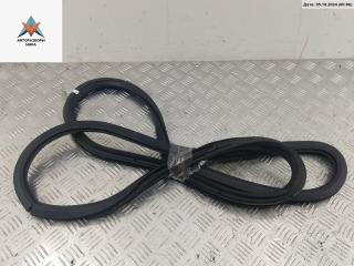 уплотнитель двери Volkswagen Polo 3 поколение 1995, 1.6 л., бензин, МКПП, красный, седан