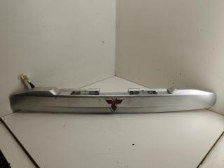 накладка подсветки номера Mitsubishi Space Star 1 поколение 2000, 1.8 л., бензин, МКПП, серый, минивэн, MR245529
