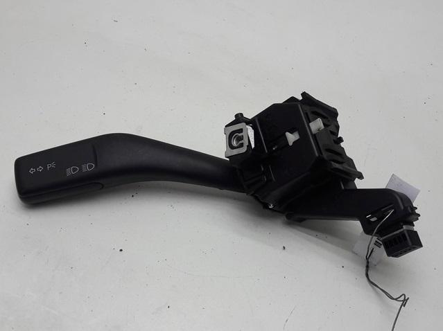 переключатель поворотов SEAT Leon 2 поколение 2007, 1.6 л., бензин, МКПП, серый, хетчбэк 5 дв., 1K0953513E - фото №1