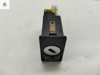 выключатель концевой (концевик) Volkswagen Passat B6 2005, 2.0 л., дизель, МКПП, чёрный, универсал, 3C0919237