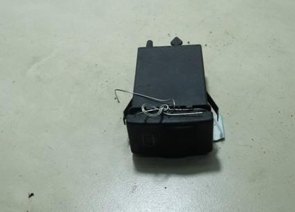 кнопка (выключатель) Audi A4 B5 1996, 1.8 л., бензин, МКПП, чёрный, универсал