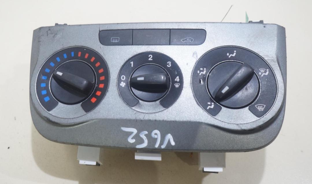 блок управления печки / климат-контроля Fiat Grande Punto 2 поколение 2009, 1.4 л., бензин, МКПП, чёрный, хетчбэк 3 дв., 735484751 - фото №1