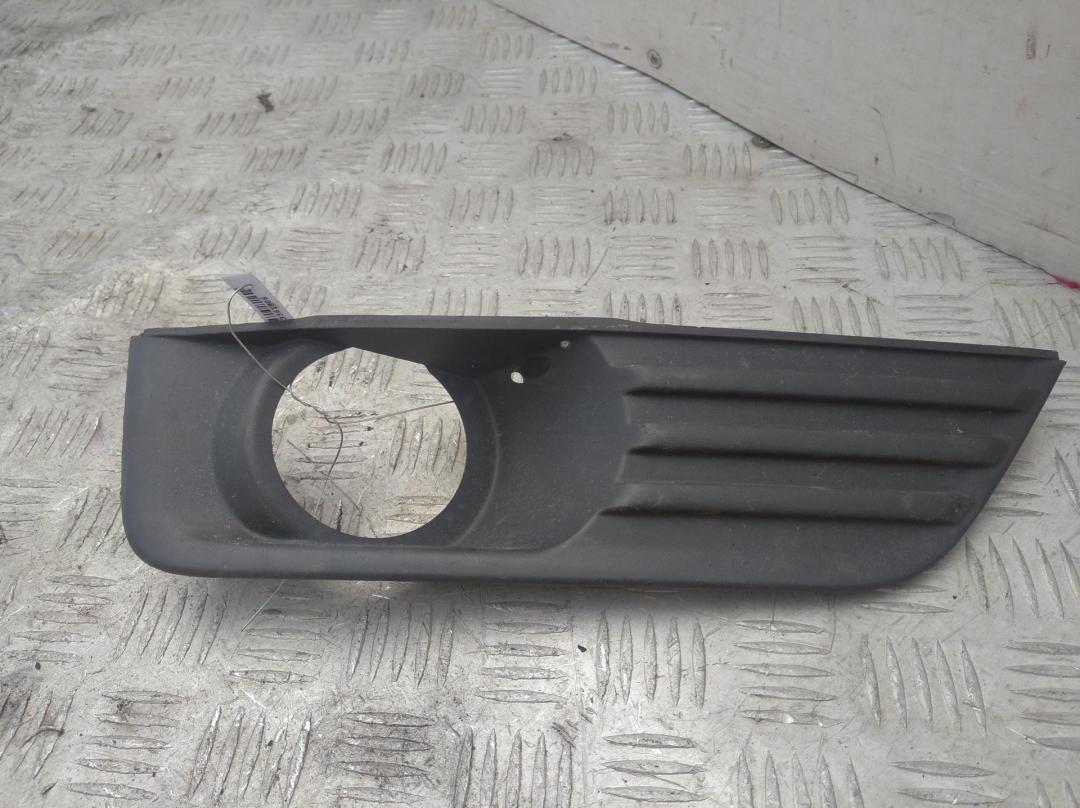 рамка фары противотуманной правой Ford Focus 2 поколение 2005, 1.6 л., i, бензин, МКПП, серый, универсал, 4M5119952AE - фото №1