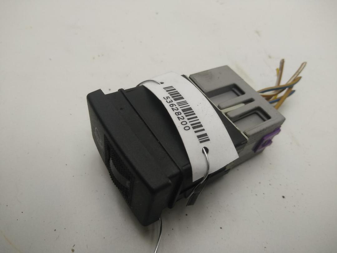 кнопка корректора фар Audi A4 B5 1997, 1.8 л., бензин, МКПП, серый, универсал, 8D0941301 - фото №1