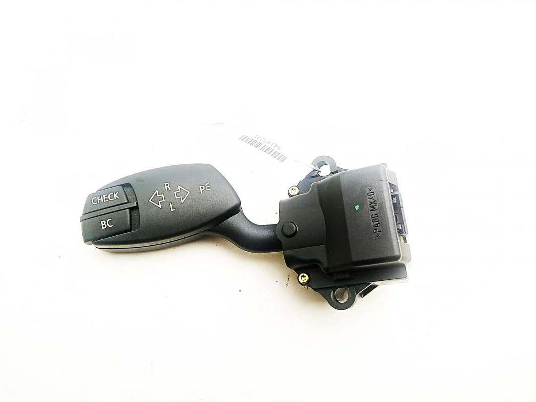 переключатель поворотов BMW 5 серия E60/E61 2003, 2.2 л., бензин, МКПП, серый, седан, 6924103 - фото №1