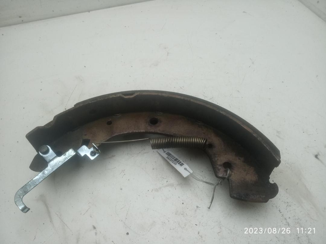 Колодки тормозные задние Volkswagen Transporter T4 1994, 2.4 л., дизель, МКПП, жёлтый, микроавтобус, 701609265D - фото №1