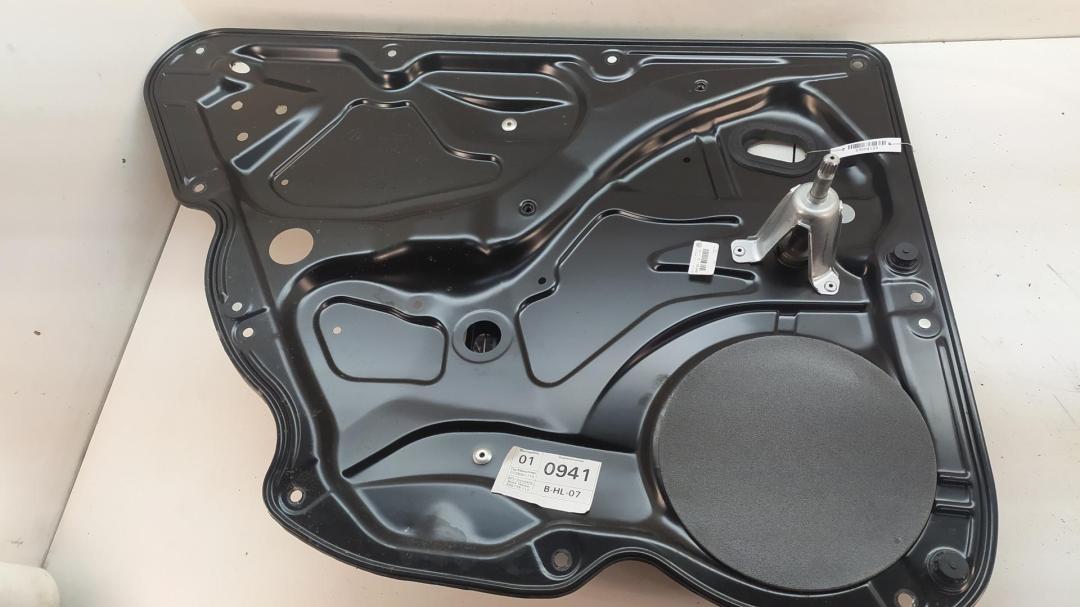 стеклоподъемник задний левый Volkswagen Passat B6 2007, 2.0 л., дизель, МКПП, серый, универсал, 3C9839461M - фото №1