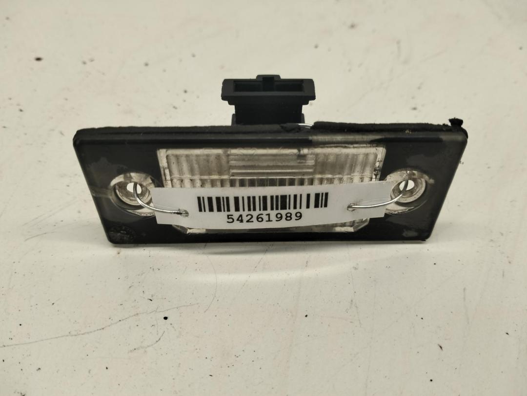 подсветка номера Volkswagen Bora 1 поколение 1998, 1.6 л., бензин, МКПП, зелёный, седан, 1J5953021 - фото №1