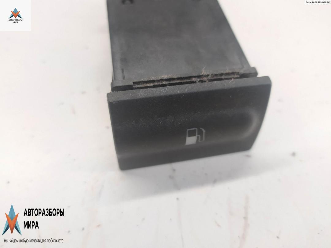 кнопка (выключатель) Skoda Octavia mk1 (A4 1U) 1999, 1.8 л., бензин, МКПП, чёрный, универсал - фото №1