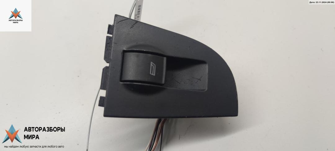 кнопка стеклоподъемника переднего правого Audi A6 4B/C5 1997, 2.4 л., бензин, МКПП, красный, седан, 4B0959855 - фото №1