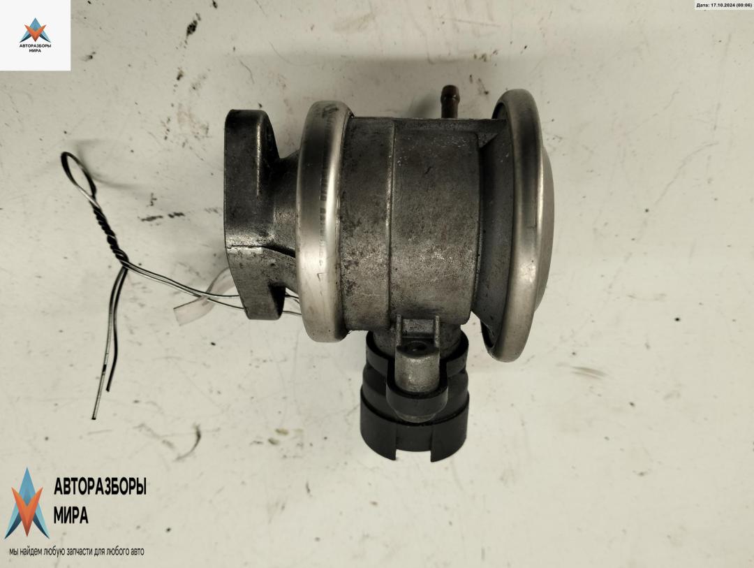 клапан EGR Volkswagen Golf 4 поколение 1999, 1.6 л., бензин, МКПП, серый, хетчбэк 3 дв., 06A131229 - фото №1