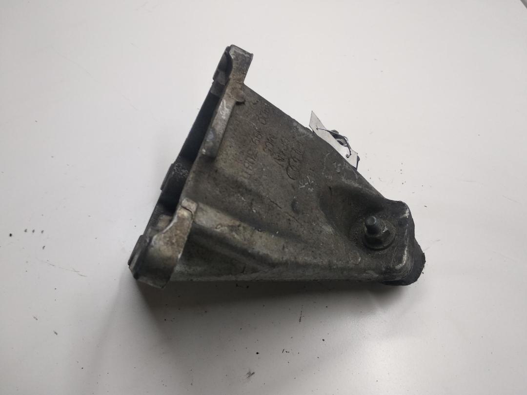 кронштейн двигателя Audi A6 C5 2002, 2.4 л., бензин, АКПП, чёрный, универсал, 8D0199308D