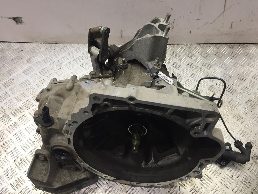 МКПП Mazda 2 2014, 1.3 л., бензин, МКПП, красный, хетчбэк 5 дв.