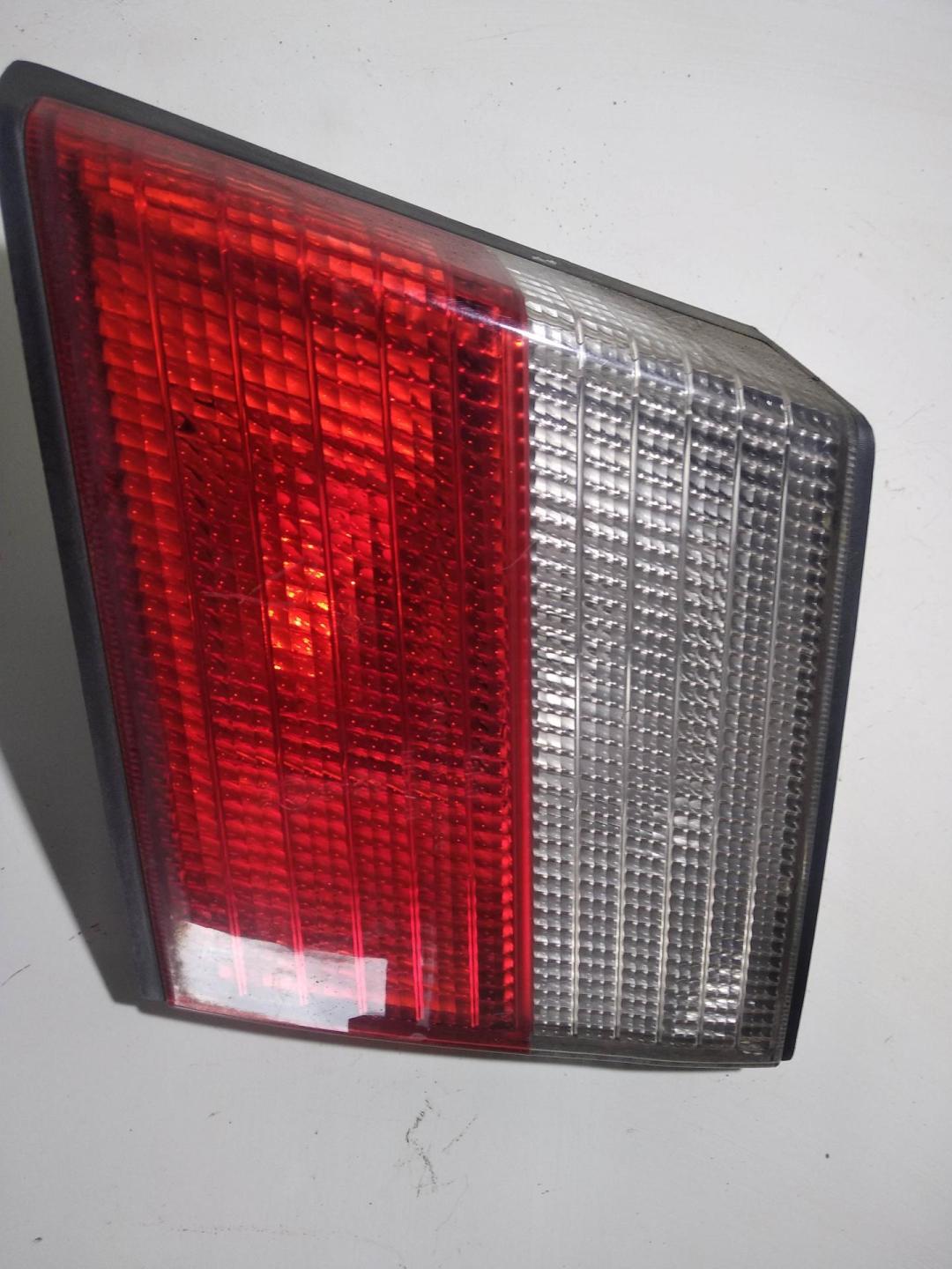 фонарь крышки багажника левый Nissan Primera P11 1997, 2.0 л., бензин, МКПП, красный, седан