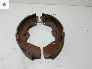 Колодки тормозные задние Mazda Demio DW [рестайлинг] 2001, 1.3 л., бензин, МКПП, серый, хетчбэк 5 дв.