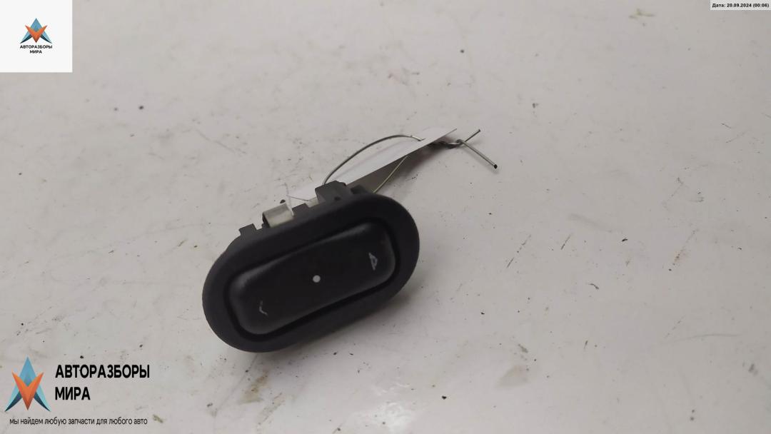 кнопка стеклоподъемника переднего правого Opel Zafira 1 поколение (A) 2000, 1.8 л., бензин, МКПП, серый, минивэн, 90561388 - фото №1