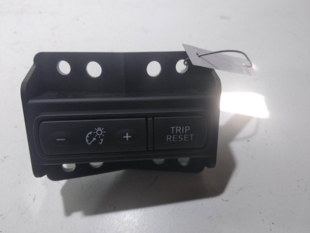 кнопка (выключатель) Nissan Qashqai J11 ) 2014, 1.2 л., бензин, АКПП, серый, внедорожник 5 дв.
