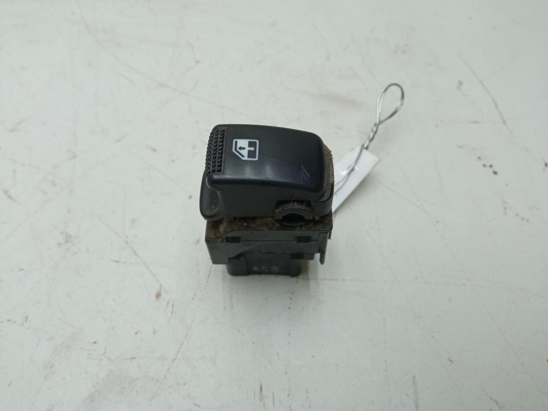 кнопка стеклоподъемника переднего правого Kia Carens RS/FJ) 2005, 2.0 л., бензин, АКПП, серый, минивэн