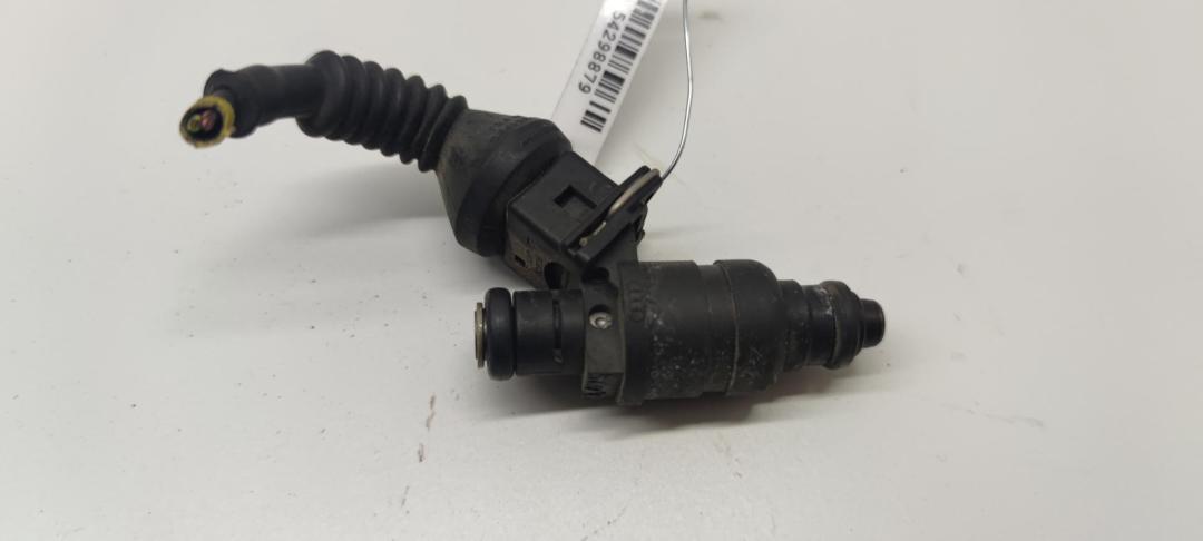 форсунка Audi A4 B5 1998, 2.4 л., бензин, АКПП, серый, универсал, 078133551AC