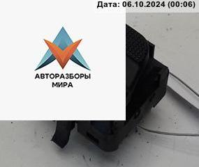 кнопка стеклоподъемника переднего правого Volkswagen Golf 3 поколение 1997, 1.6 л., бензин, МКПП, зелёный, универсал