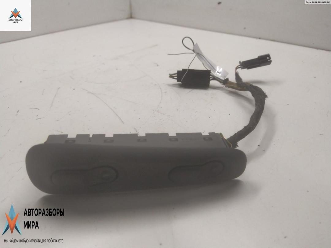 кнопка стеклоподъемника переднего правого Opel Omega B 1994, 2.0 л., бензин, МКПП, красный, универсал - фото №1