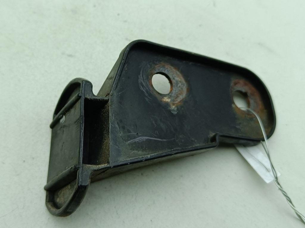 кронштейн переднего бампера BMW 3 E36 1998, 2.5 л., бензин, МКПП, чёрный, хетчбэк 3 дв., 8122577
