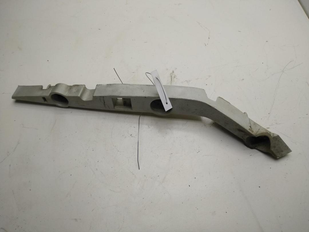 кронштейн переднего бампера Ford C-Max 1 поколение 2004, 1.6 л., i, бензин, МКПП, серый, минивэн, 3M5117D958A - фото №1