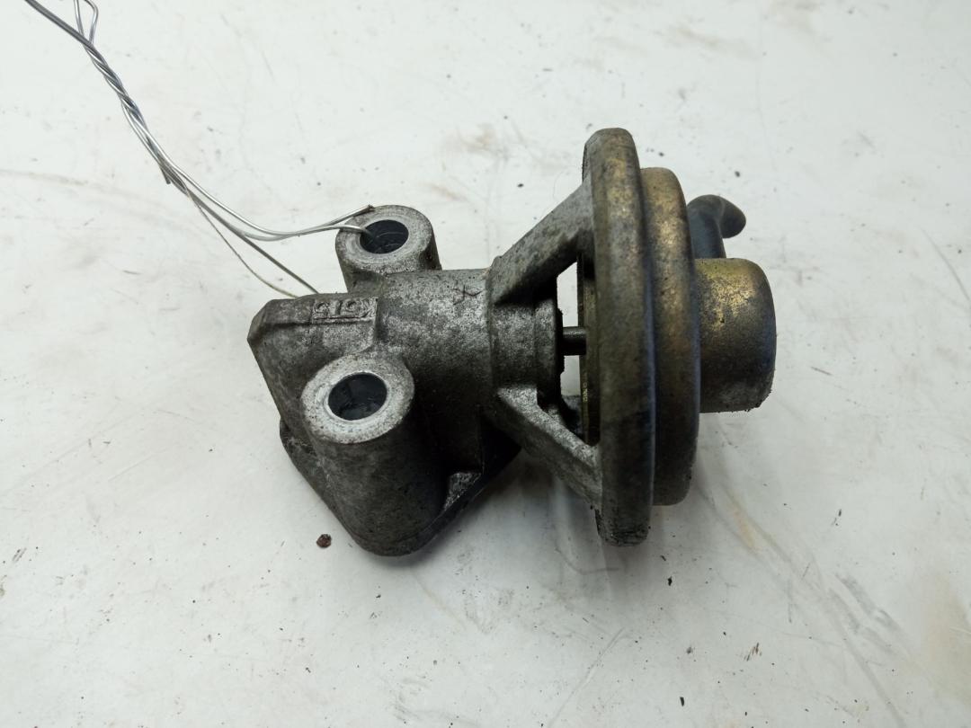 клапан EGR Mitsubishi Colt 1999, 1.3 л., бензин, МКПП, красный, хетчбэк 3 дв.