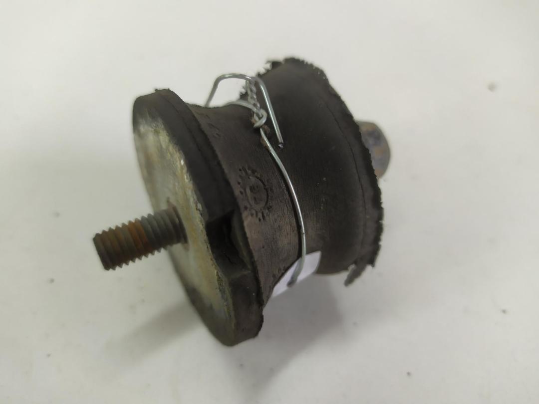 подушка крепления КПП BMW 3 E36 1995, 1.8 л., бензин, МКПП, красный, хетчбэк 3 дв., 1133487