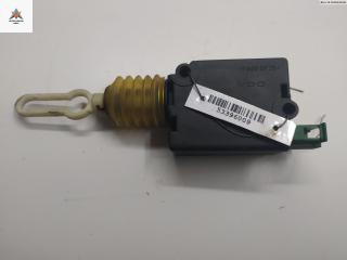 активатор замка багажника Audi A6 4B/C5 1999, 2.5 л., дизель, МКПП, чёрный, универсал, 4B9962115
