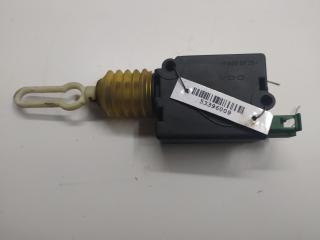 активатор замка багажника Audi A6 4B/C5 1999, 2.5 л., дизель, МКПП, чёрный, универсал, 4B9962115