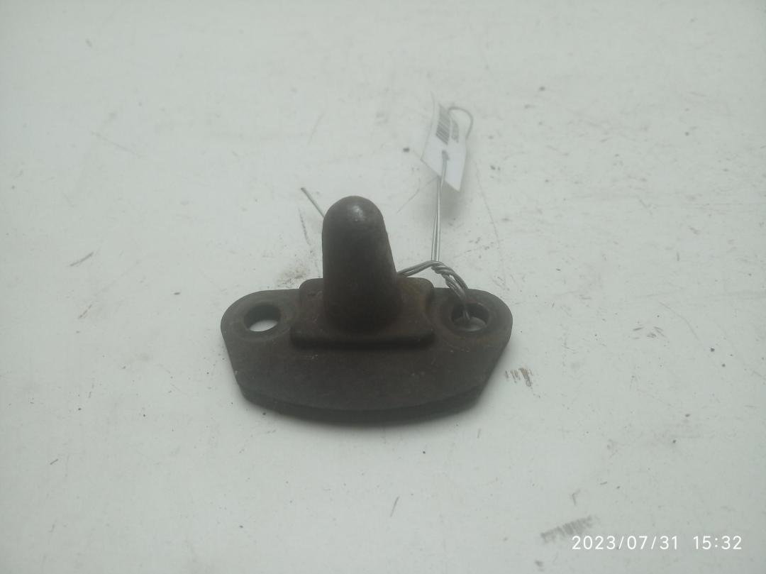 ответная часть (скоба) замка двери Renault Master 2 поколение 1998, 2.5 л., дизель, МКПП, красный, микроавтобус, 352408 - фото №1