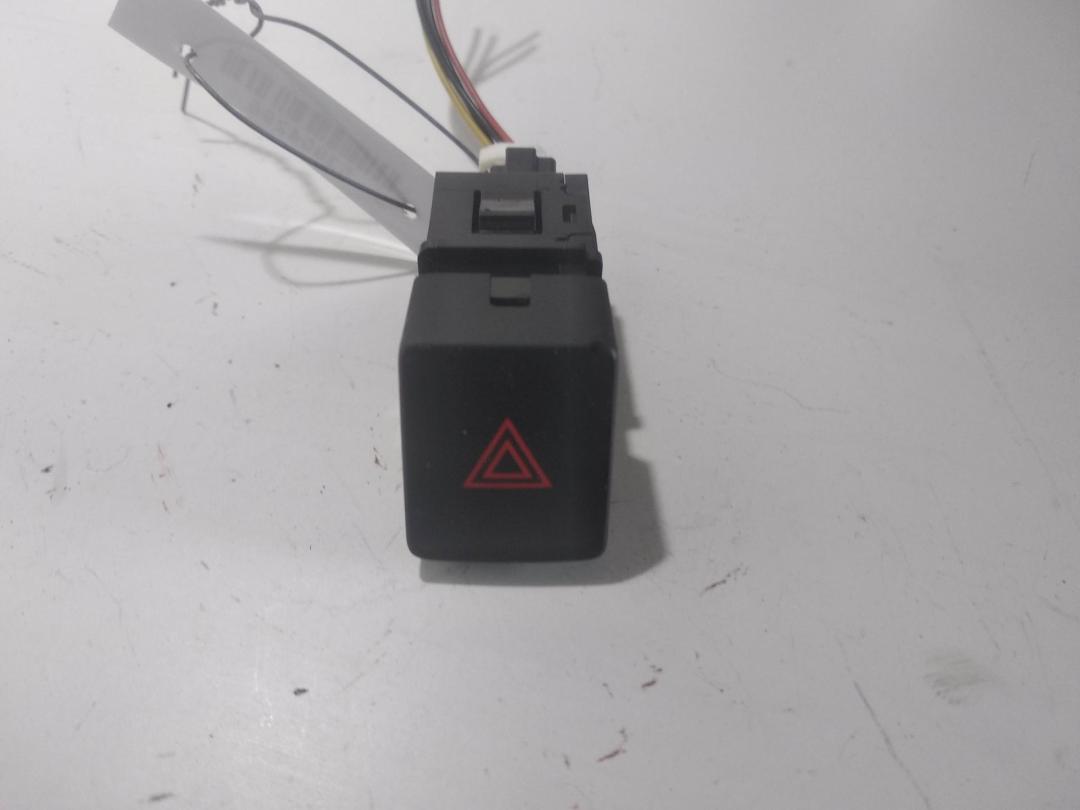 кнопка аварийной сигнализации Nissan Qashqai J11 ) 2014, 1.2 л., бензин, АКПП, серый, внедорожник 5 дв.